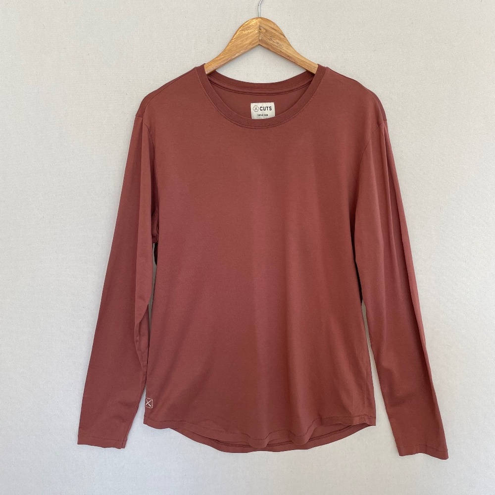 CUTS Men’s Large Curve Hem Crew Neck Long Sleeve Tee in Brown Brick